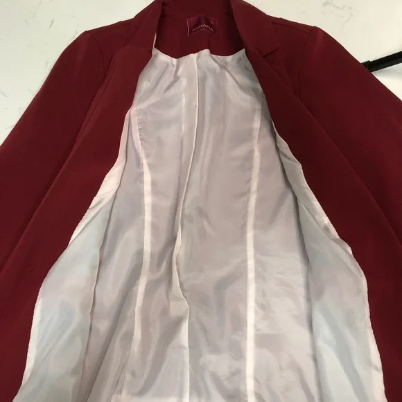 Burgundy Sahara Blazer Size Small (Fits Like size 4) - Picture 4 of 13